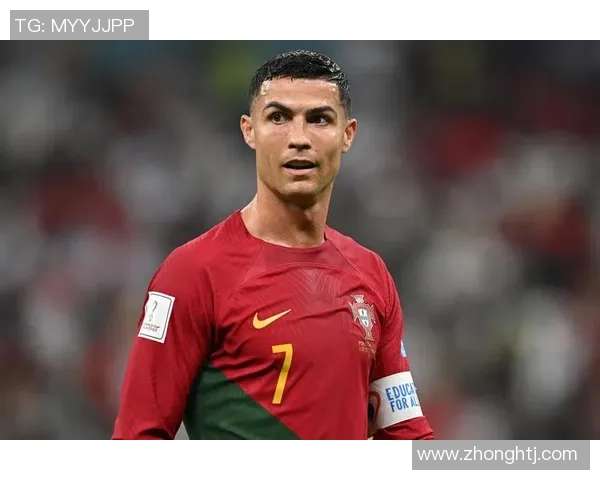 足球明星手指动作解析：背后的情感表达与战术意图揭秘