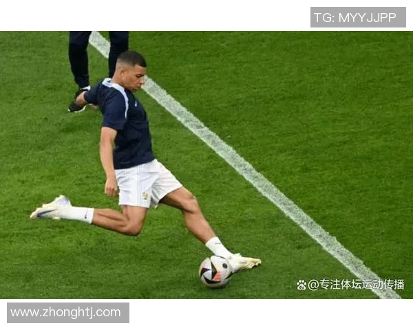 踢足球时吃东西的球星是谁揭秘他如何在比赛中保持能量